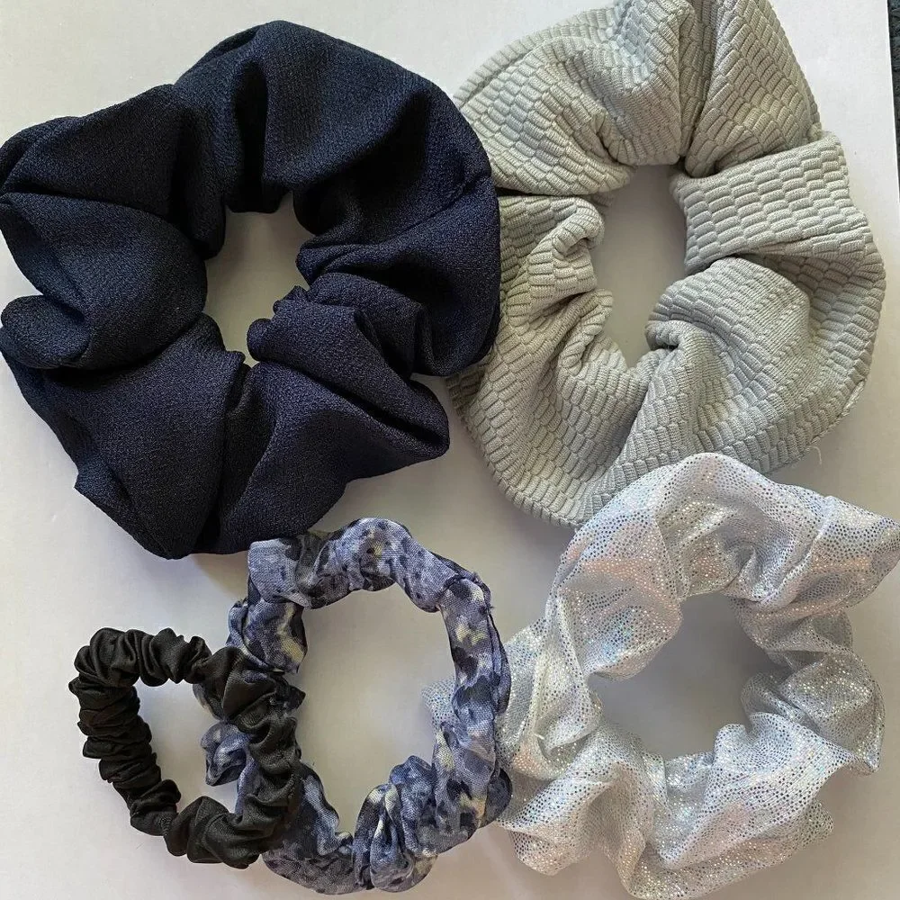 N/A set scrunchies